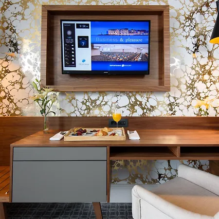 Royal Ariston Hotel