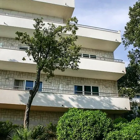 Royal Ariston מלון 5*